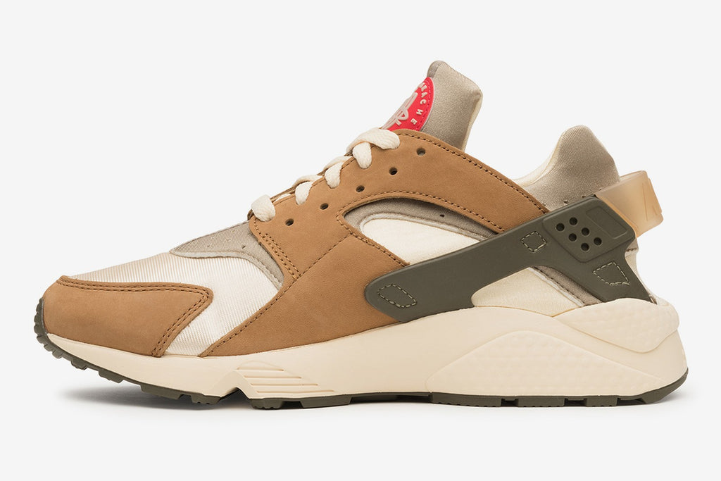 RAFFLE: STÜSSY x NIKE AIR HUARACHE LE 