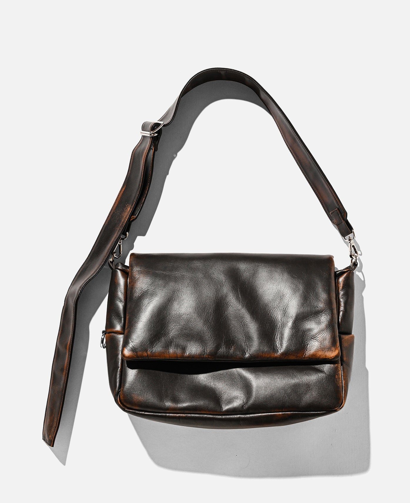 Vintage Leather Padded Flap Holiday Bag (Brown)